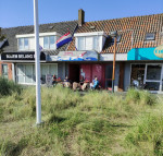10. Buitenterras DOP achter het helmgras.